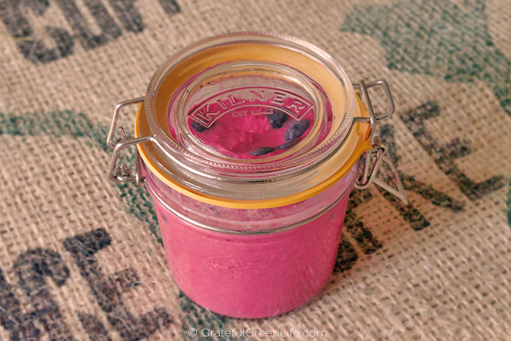 Overnight Oats with Beetroot and Blueberries